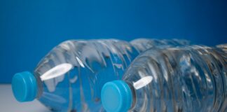 Pracodawca MUSI dać Ci wodę w upał – grożą mu gigantyczne kary! Sprawdź, czy Twój szef nie łamie prawa Woda