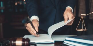 Egzekucja z nieruchomości – kiedy komornik może zająć mieszkanie? skutecznykomornik min